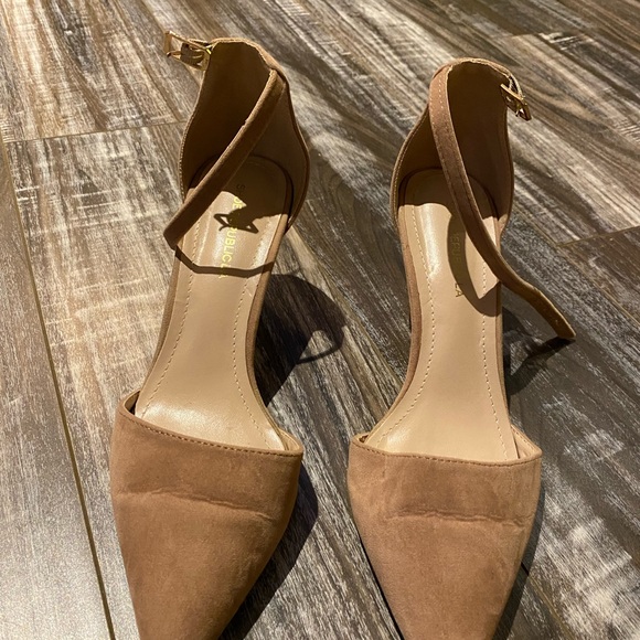 Heels - Picture 3 of 3